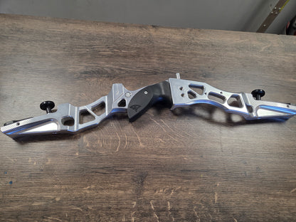 Mybo Wave Xs Left Hand Riser - 25" Anodised Silver